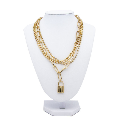 De ronde Halsband van de Hoepel Gouden Manier met Pandent Drie Cirkelsslot bengelt Juwelen